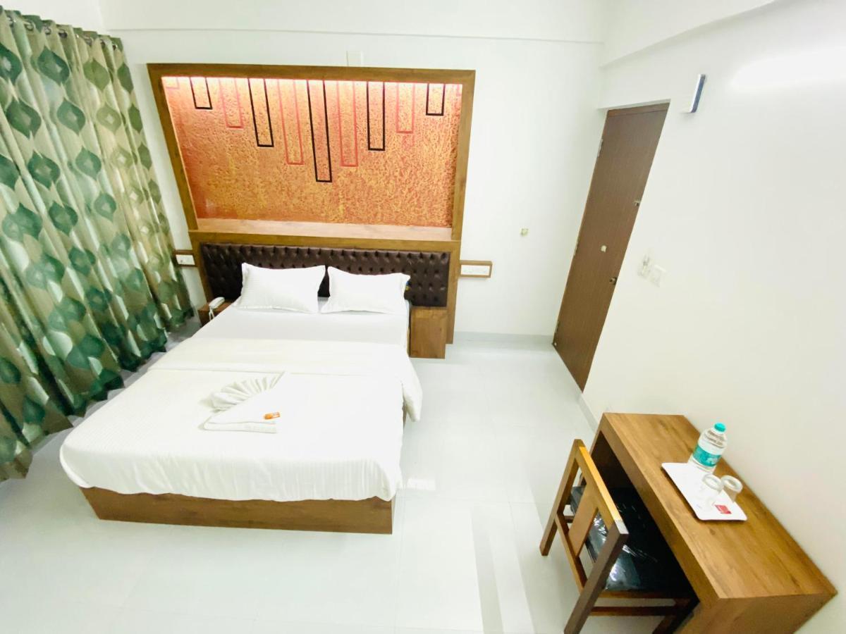 B Six Hotel Bangalore Exteriör bild