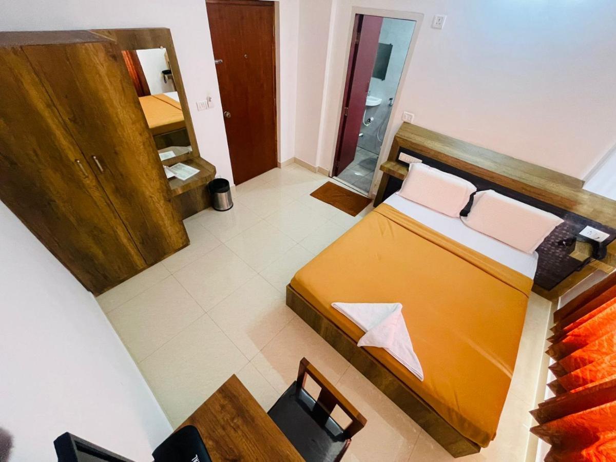 B Six Hotel Bangalore Exteriör bild